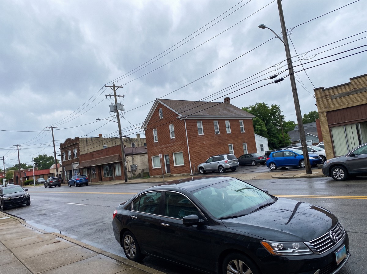 The building from across High Street. The parking lot behind it doesn’t show from the road.